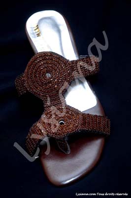 RAYMA..........Fabriquée avec perles, fait à la main, composée de trois pièces..